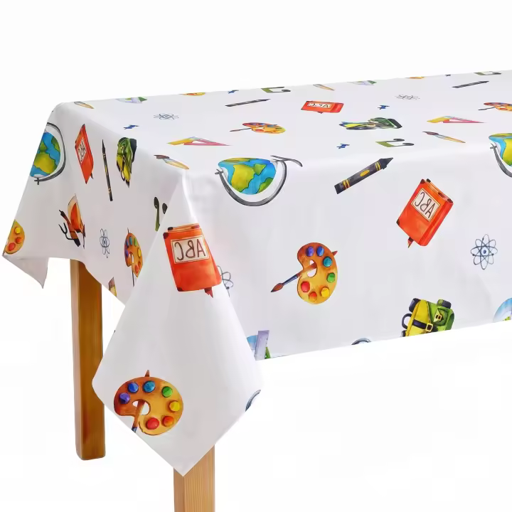 Tela para Mantel Algodón y Poliéster con Acabado de Resina, Diseño Escolar con Globos Terráqueos, Paletas, Lápices y Mochilas - 1