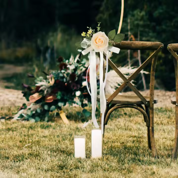 PEW Flores Artificiales Para Silla Decoración De Aisle Para Bodas Cumpleaños Y Fiestas Decoración De Ceremonia De Enlace Con Rosas Y Eucalipto - 1