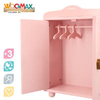 WOOMAX - Armario de madera para muñecas con perchas, de juguete, 24x11x32,5 cm, juego de roles color rosa, infantil, decoración estrellas, 4 piezas, para mayores de 3 años - details 4