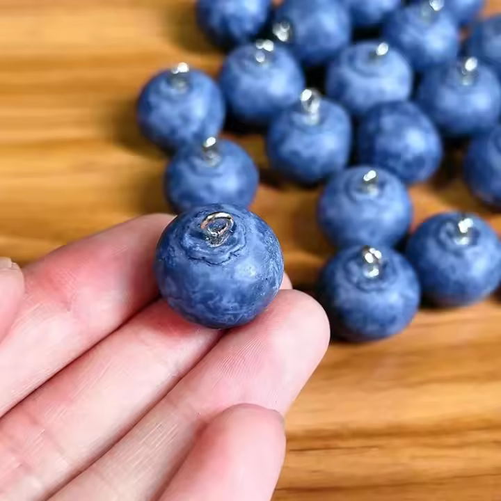 5Pcs Encantos De Fresa 3D Miniatura Resina Simulada Para Creación De Joyas Accesorios Para Collares Y Pendientes DIY - 1