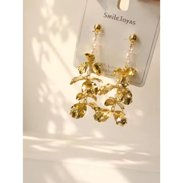 SmileJoyas - Pendientes Largos de Acero Inoxidable Dorados con Hojas Cascada y Perlas - 1