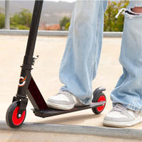 EVO - Patinete 2 ruedas, azul y rojo, manillar giro 360º, medidas 64x45x82 cm, peso máximo soportado 100 kg, freno trasero, base y manillar antideslizantes, juguetes niños +6 años, juguetes aire libre, juegos exterior - details 4