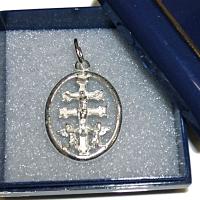 COLGANTE CRUZ de CARAVACA grande con cerco 2,5cm x 1,8cm PLATA de ley 925. Estuche regalo incluido - details 2