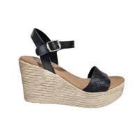 Sandalia Mujer Confort Cuña Alta Referencia: V25310 Negro Marca D'VERANAS Sandalia confort de cuña alta y plataforma, fabricada en piel platino con la pala grabada en forma de trenzado. D'veranas las super cómodas para los pies. - details 1