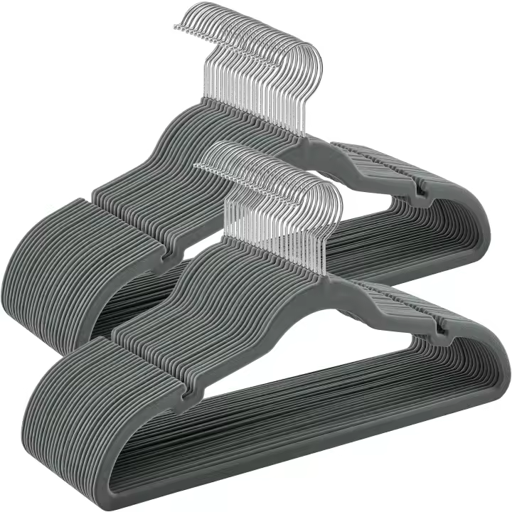 SONGMICS Perchas de Terciopelo, Juego de 50 Piezas, Antideslizantes, Ranuras para Hombros, Barra para Pantalones, Gancho Giratorio 360°, 0,6 cm de Grosor, 43 cm Largo, Gris/Negro Clásico/Rosa Claro/Blanco Clásico - 1