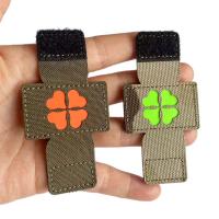 Esimbolo De Ensignio De Cuatro Hojas Decoración Para El Bolso Táctica Lámini Broche Con Velcro Compatibilidad Compatible Con MOLLE Glow En Oscuridad Emblema Luminoso Empuñadura De Hebras Textiles De Patrulla Especial - details 4