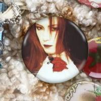 MALICE MIZER Broches Creativos En Forma De Caracteres De Dibujos Animados Para Accesorios De Mochila Pinzas De Encaje Snap-in Joyería Regalos - details 3