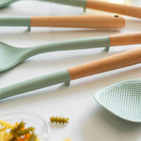 Set De Utensilios De Cocina De Silicona 5 Piezas Con Mango De Madera No Atrapa Adherido Espátula Antiadherente Cuchara De Fritura Cuchara De Arroz Herramienta De Cocina Ecológica - details 8