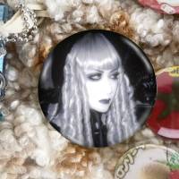 MALICE MIZER Broches Creativos En Forma De Caracteres De Dibujos Animados Para Accesorios De Mochila Pinzas De Encaje Snap-in Joyería Regalos - details 5