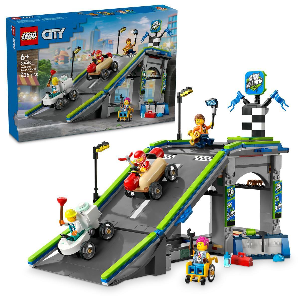 LEGO 60460 City Sin Límites: Rampa de Aceleración, Coches de Carreras de Juguete con 4 Minifiguras, 2 Autos Locos de Perrito Caliente e Inodoro, Regalo para Niños y Niñas de 6 Años o Más