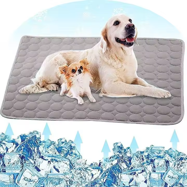 Alfombra Refrigerante para Perros 100 x 70 cm | Esterilla de Verano Autorefrigerante, Impermeable y Antideslizante | Colchoneta Fresca para Mascotas en Casa, de Viaje o en el Coche | Ideal para Mantener a tu Perro Feliz y Refrescado - 1