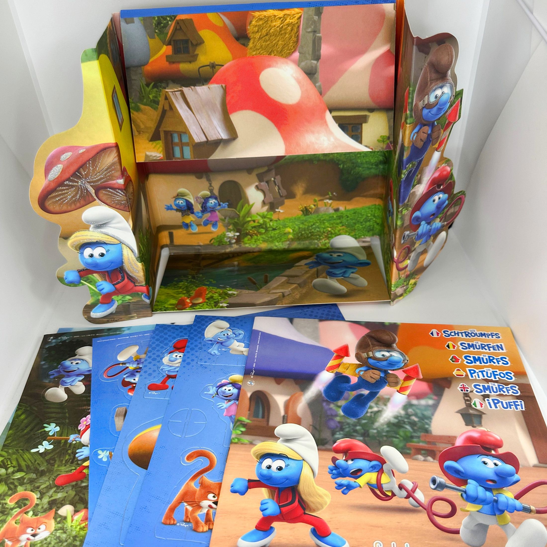 Aldea Pitufa Pop-Up – Kit de Juego Creativo con Pegatinas, Libro para Colorear y Figuras 3D Los Pitufos