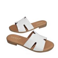 Sandalia Plana Mujer Piel Blanco Coco Referencia: 68946 Blanco coco S@KUT Sandalia plana confort de mujer en piel charol blanco con grabado coco. Plantilla acolchada y forro en micro fibra transpirable. - details 6