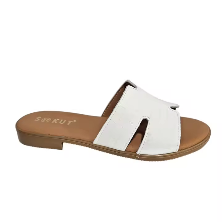 Sandalia Plana Mujer Piel Blanco Coco Referencia: 68946 Blanco coco S@KUT Sandalia plana confort de mujer en piel charol blanco con grabado coco. Plantilla acolchada y forro en micro fibra transpirable. - 1