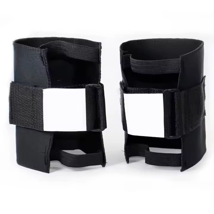 Rodillera Ortopédica de Neopreno con Correas Ajustables | Alivia los Problemas de Rodilla y Previene Lesiones | Adecuado para pierna izquierda o derecha | Diseño unisex | Diámetro mínimo: 36 cm - diámetro máximo: 45 cm | RevolutionLine - 1