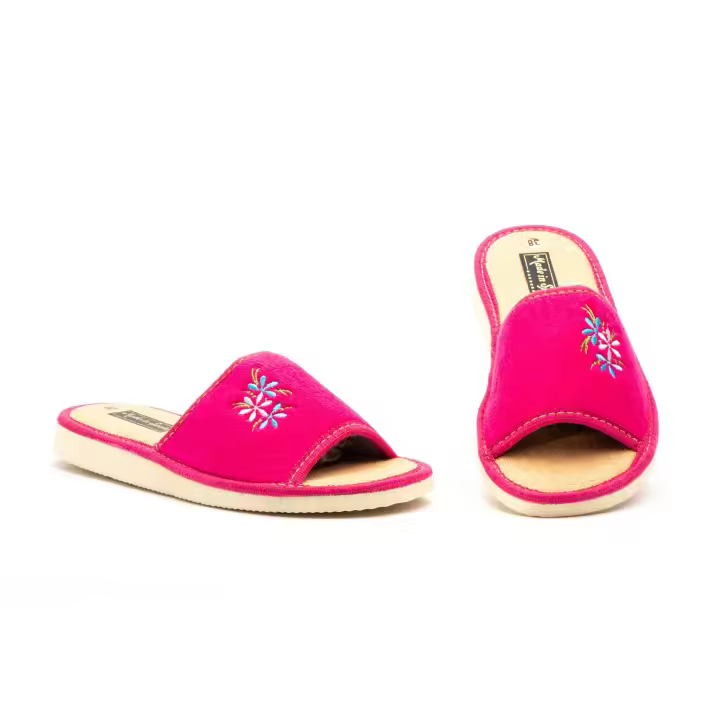 Zapatillas de Casa De Mujer JAM Abiertas con Flores Bordadas CHACHI (Hechas en España)1444 Disfruta de la máxima relajación y confort en tu hogar con estas chinelas de verano.Diseñadas específicamente para los meses más cálidos, estas zapatillas combinan - 1