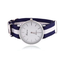 Reloj De Cuarzo Para Hombres Y Mujeres Correa De Nylon Estilo Casual Simple Reloj De Pulsera Para Parejas Resistentes Al Agua Color Variado - details 2