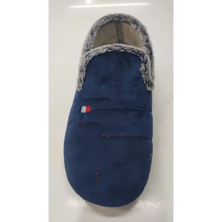 ZAPATILLA CASA HOMBRE Pantuflas de Hombre de Felpa con Estilo Casual Relájate en casa con estas pantuflas que combinan comodidad y un diseño moderno. Su estilo que imita las costuras de un pantalón vaquero las hace ideales para el hombre que busca un cal - 1