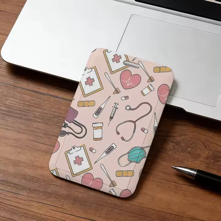 Funda Protectora Para Tarjetas De Acceso Y Comida Moderna Rosa Con Herramientas De Médico Y Enfermera Estilo Clásico Unisex - 1
