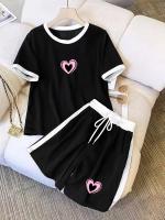 Conjunto De Tres Piezas Para Mujer Estilo Casual Y Versátil Con Estampado De Corazones Rosa Y Negro Camiseta Manga Corta Y Pantalones Largos Para Verano Uso Diario Compras Y Hogar - details 10