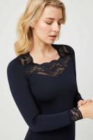 Camiseta Térmica Mujer Ysabel Mora 70005 Marino: Manga Larga, Cuello de Fantasía y Detalles en Blonda. - details 1