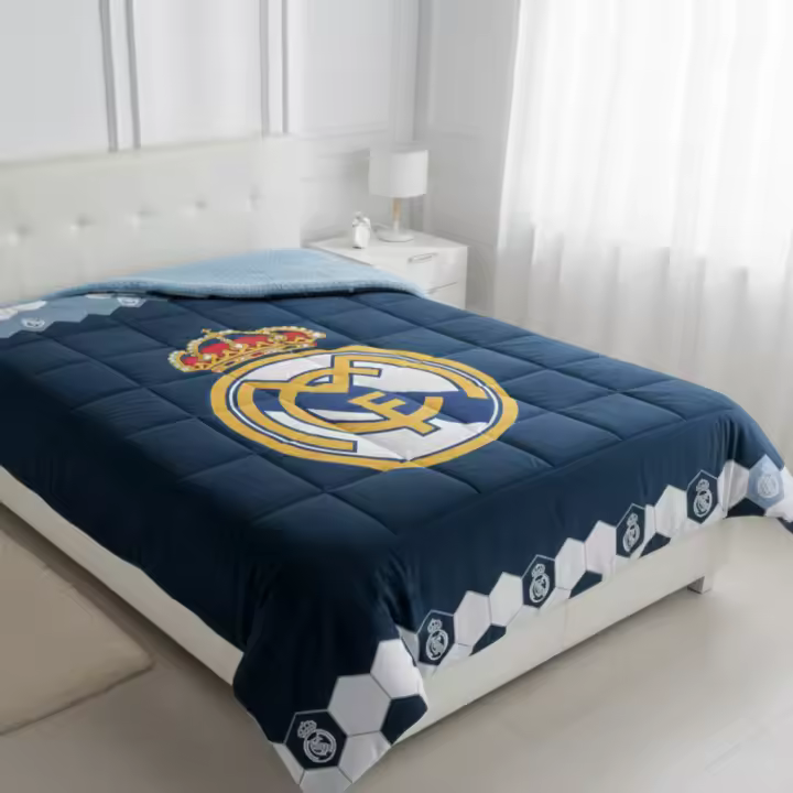 Real Madrid CF - Edredón Borrego Sedalina Aterciopelada Real Madrid CF Escudo Centrado Cama 90-105 Cm (180 x 260 Cm) Oficial - 1