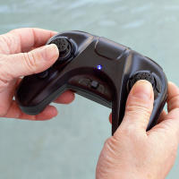 Racing Boat - Lancha teledirigida, medidas 25x7,5x6,5 cm, escala 1:47, teledirigida para niños, lancha rc, lancha radiocontrol, control remoto, diseño deportivo, 6 direcciones, frecuencia 2.4 GHz, para mayores de 4 años - details 4