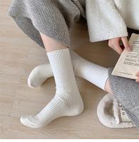Calcetines Retro Para Mujer Estilo Japonés Otoño Nuevo Color Sólido Calientes Para Hogar Simples Ciclópeos Transpirables Casual Rayados Calcetines Sueltos - details 2