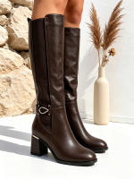 Botas largas elegantes para mujer con tacón grueso y bajo con cremallera lateral y hebilla metálica ideales para trabajar salir y vacaciones - details 1