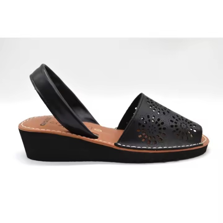ORTUÑO: IBICENCA DE PIEL CALADA CON CUÑA Y PLANTA DE PIEL ACOLCHADA NEGRA ORTUÑO - 1