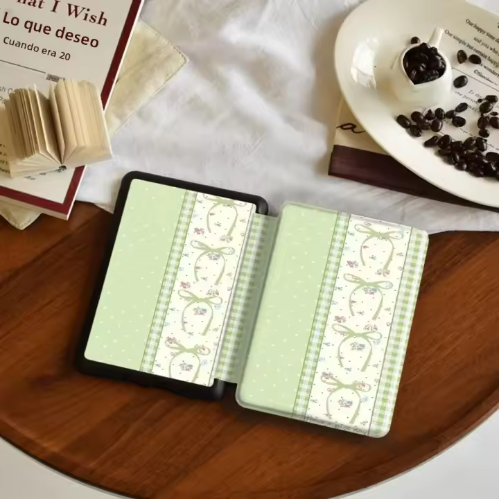 Funda De Acrílico Transparente Con Patrón Verde Para Kindle Paperwhite 11ta Generación (2022/2024) Resistente a Golpes Y Rascaduras Con Despertar Y Sueño Automático - 1