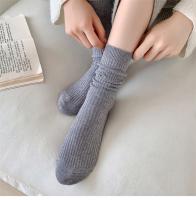 Calcetines Retro Para Mujer Estilo Japonés Otoño Nuevo Color Sólido Calientes Para Hogar Simples Ciclópeos Transpirables Casual Rayados Calcetines Sueltos - details 1