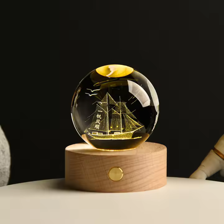 Lámpara De Noche De Cristal 6cm Con Engrado Por Láser Sfera De Vidrio Decoración De Escritorio Para Regalo De Cumpleaños Base De Madera USB - 1