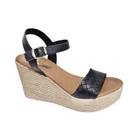 Sandalia Mujer Confort Cuña Alta Referencia: V25310 Negro Marca D'VERANAS Sandalia confort de cuña alta y plataforma, fabricada en piel platino con la pala grabada en forma de trenzado. D'veranas las super cómodas para los pies. - details 0