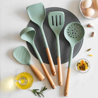 Set De Utensilios De Cocina De Silicona 5 Piezas Con Mango De Madera No Atrapa Adherido Espátula Antiadherente Cuchara De Fritura Cuchara De Arroz Herramienta De Cocina Ecológica - details 12
