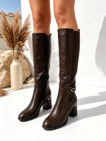 Botas largas elegantes para mujer con tacón grueso y bajo con cremallera lateral y hebilla metálica ideales para trabajar salir y vacaciones - details 3