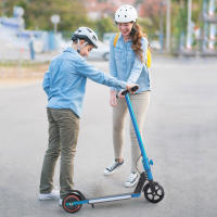 Patinete Eléctrico Plegable para Niños Luz de Seguridad LED Diseño Ligero para Facilitar el Portación Ideal para Viajes en Familia Divertido y Seguro para Niños y Niñas - details 4