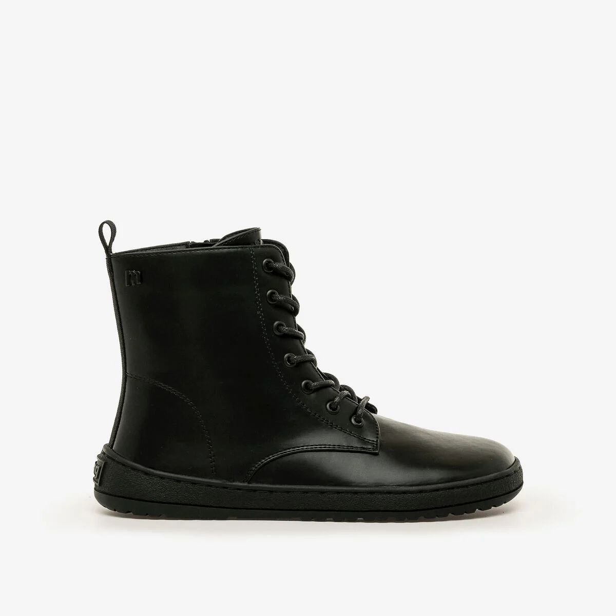 Botines Mustang 55468 Polly Negro barefoot de estilo militar para mujer, modelo Free Alask de color negro.