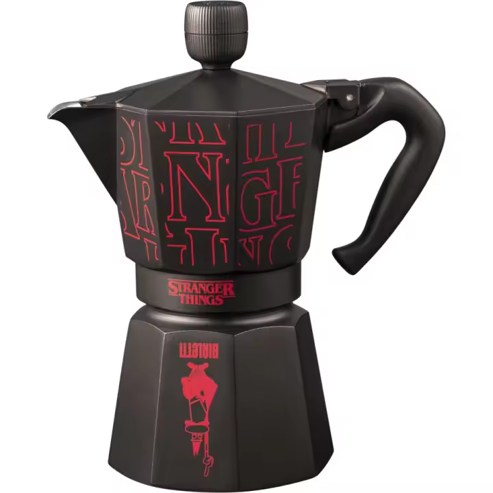 Bialetti Moka Express 3/6 Tazas – Cafetera Italiana Edición Especial Stranger Things™ negro y rojo | Con sonido inspirado en la serie cuando sube el café + Cable USB-C incluido | STRANGER THINGS™ TM/© Netflix. Used with permission. - 1
