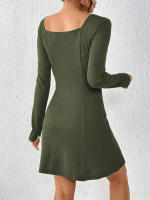 Vestido de estilo simple y elegante para mujeres falda corta con textura de cuello cuadrado - details 2