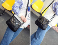 Bolso de mensajero de cuero PU suave para mujer, bandolera de hombro informal, bolso de mano Vintage con remaches, bolsa negra para mujer - details 6