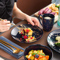 Juego de vajilla de porcelana azul oscuro, diseño de salpicaduras doradas con plato para cena, pastel, cuencos, tazas de café, 16 piezas - details 1