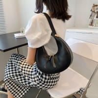 Bolso de Mujer de Lujo en Forma de Media Luna de Cuero PU Bolso de Hombro de Color Sólido Bolso Pequeño de Dumpling Diseño de Bolso de Axila - details 9