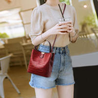 Bolso de Mano de PU con Patrón de Cocodrilo para Mujeres Bolso de Hombro de Estilo Retro Tamaño de Botella de Agua Bolso de Mensajero Casual - details 10