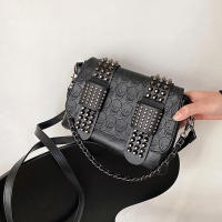 Bolso Vintage de Hombro Cruzado Negro con Rebites Bolso de Mensajero de Cuero PU Diseño de Calavera Bolso de Mano de Moda para Mujeres - details 8