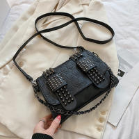 Bolso Vintage de Hombro Cruzado Negro con Rebites Bolso de Mensajero de Cuero PU Diseño de Calavera Bolso de Mano de Moda para Mujeres - details 11