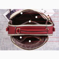 Bolso de hombro con costuras para mujer, bandolera de cuero PU, de lujo, con cadenas cuadradas, a la moda - details 17