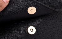 Bolso de hombro pequeño para mujer, bandolera de piel sintética suave con solapa, diseño Simple - details 11