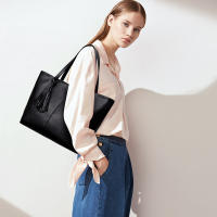 Bolso de mano de cuero PU para mujer, bolsa de hombro de gran capacidad con asa, Color sólido Simple, Color negro, compras, moda - details 4