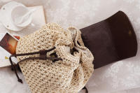 Mochila de Viaje para Mujer en Punto de Crochet con Diseño Boho Estilo Hueco Alhombrado para Hombro y Espalda Ideal para Playa y Verano - details 31